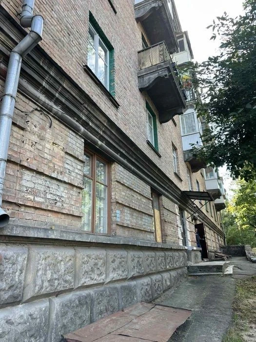 Продаж. Сталінка. Гарматна 16