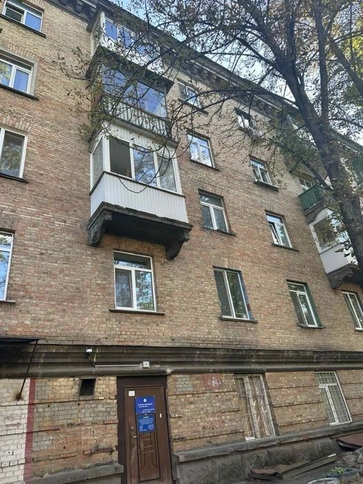 Продаж. Сталінка. Гарматна 16