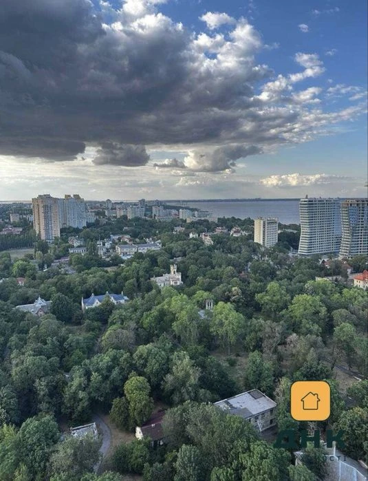Проспект Шевченко. Парк Победы. Трехкомнатная квартира с пря