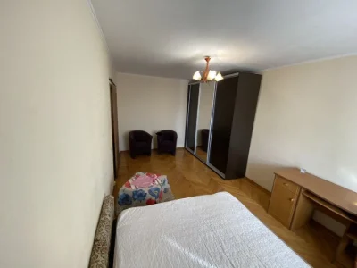 Owner, 1 room for sale near the metro station and 23 August