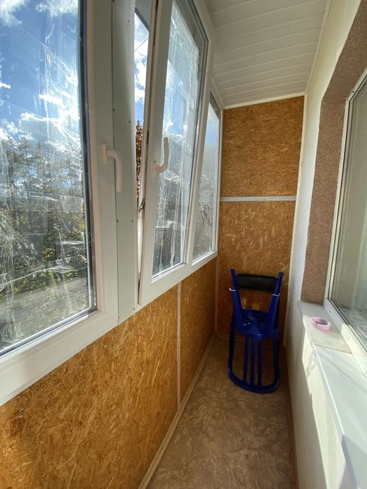 Owner, 1 room for sale near the metro station and 23 August