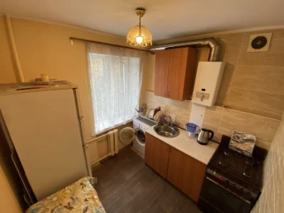 Owner, 1 room for sale near the metro station and 23 August