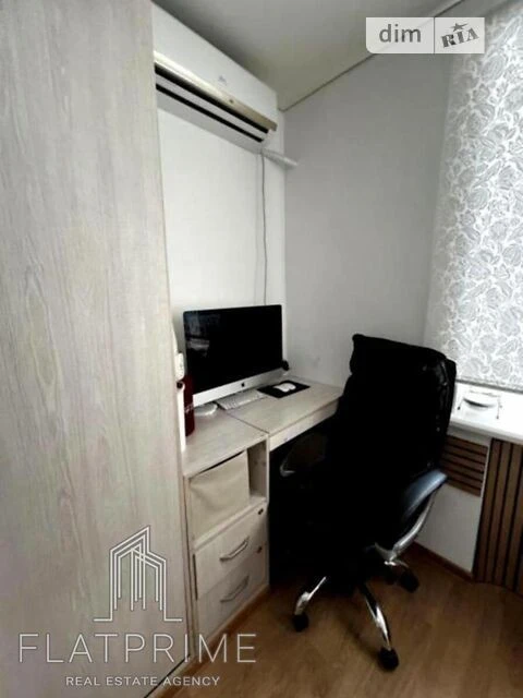Sale of 2-room apartment 50 sq. m. on Konovaltsya Yevhena 15K street •