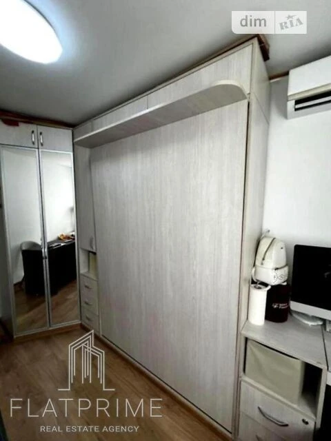 Sale of 2-room apartment 50 sq. m. on Konovaltsya Yevhena 15K street •