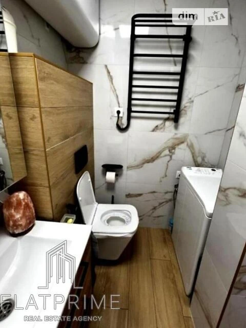 Sale of 2-room apartment 50 sq. m. on Konovaltsya Yevhena 15K street •
