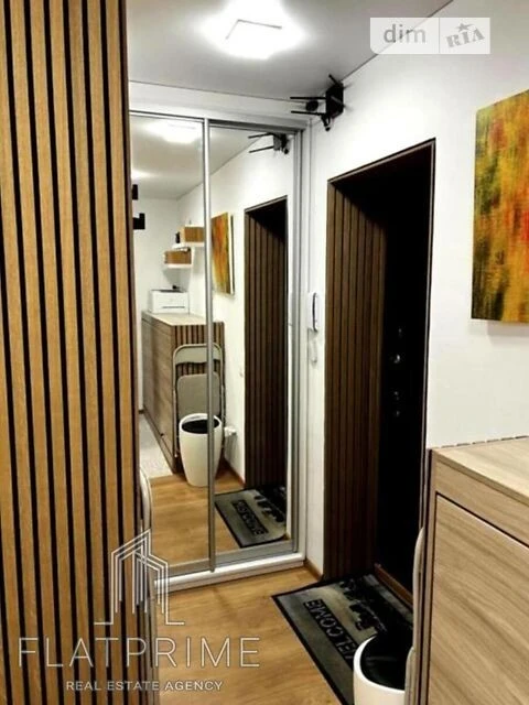 Sale of 2-room apartment 50 sq. m. on Konovaltsya Yevhena 15K street •