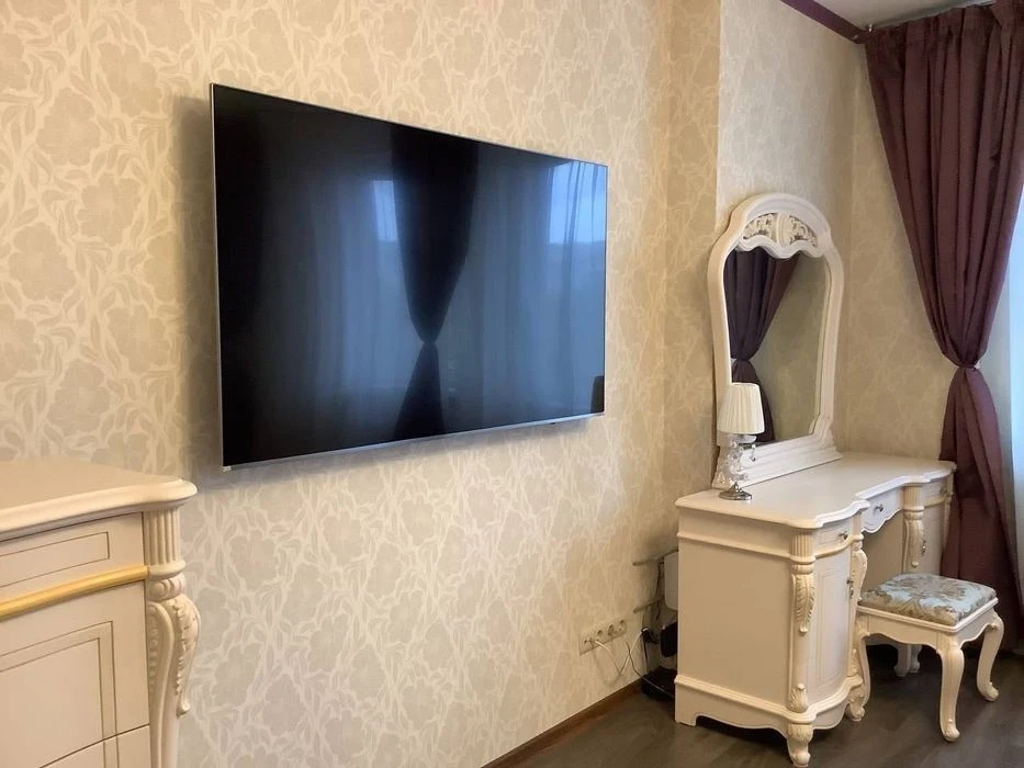 Luxurious apartment with a view in a modern building, Saperno-Slobods