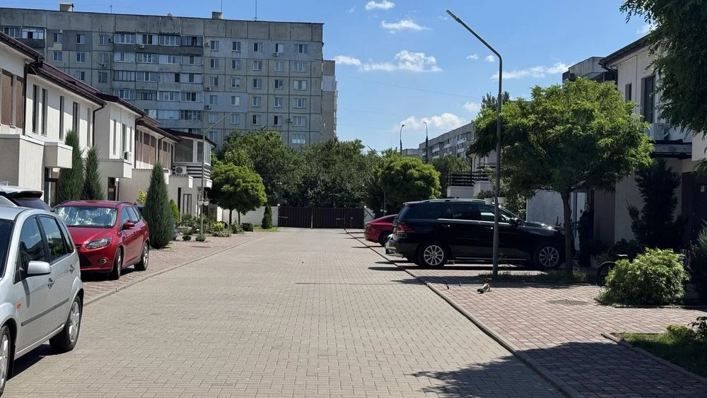 Затишний таунхаус в районі ПЗР.