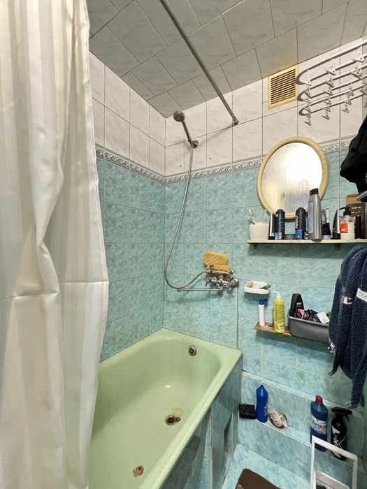 Urgent!! Selling a 4-room apartment in Pivnichna Saltivka 4 Gv.