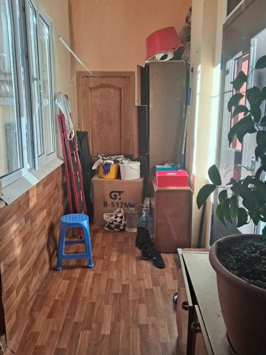 Трехкомнатная квартира на тихой улице в центре Одессы. Отдельные