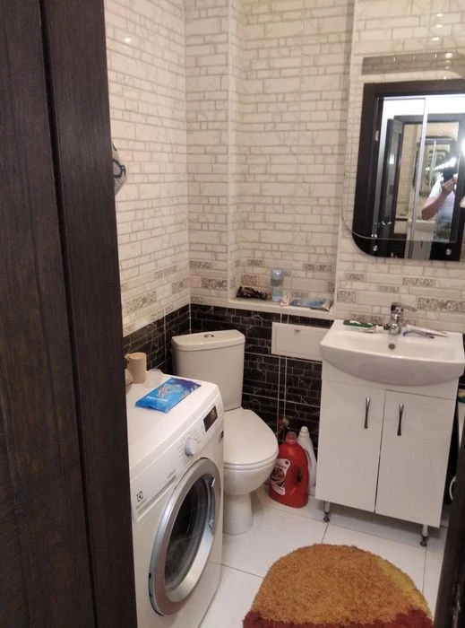 Selling a 1-room studio apartment with independent heating from the owner.