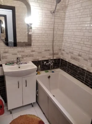 Selling a 1-room studio apartment with independent heating from the owner.