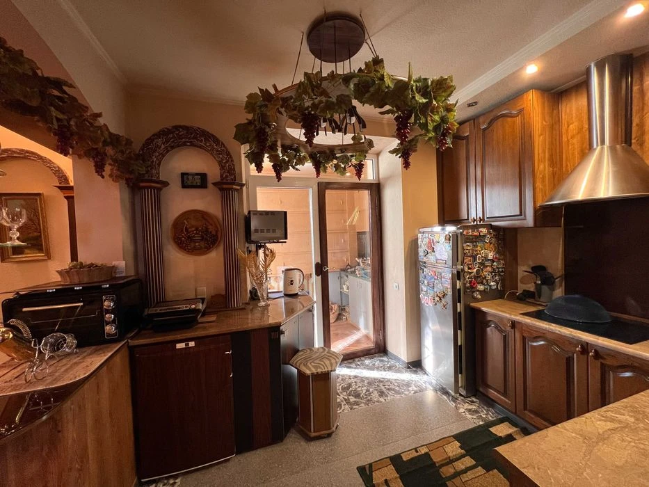 3-room apartment at 171 Poltavsky Shlyakh Street