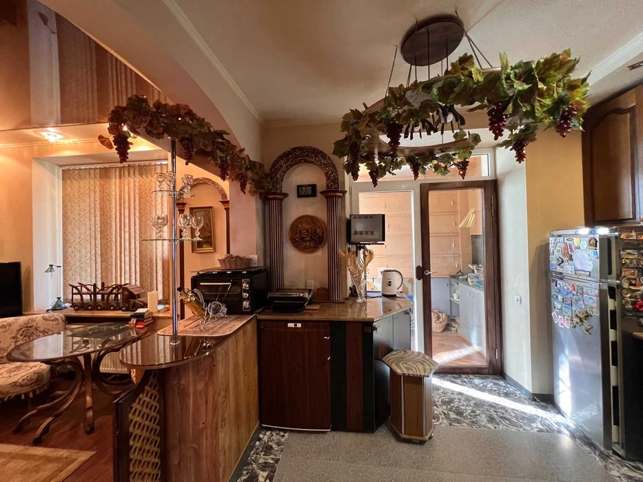 3-room apartment at 171 Poltavsky Shlyakh Street