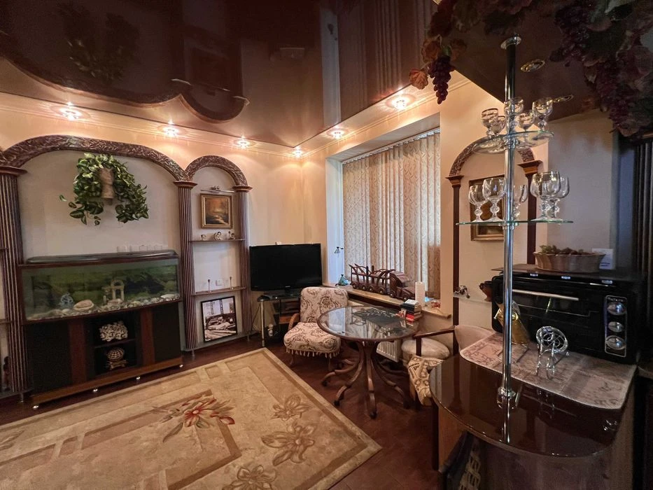 3-room apartment at 171 Poltavsky Shlyakh Street