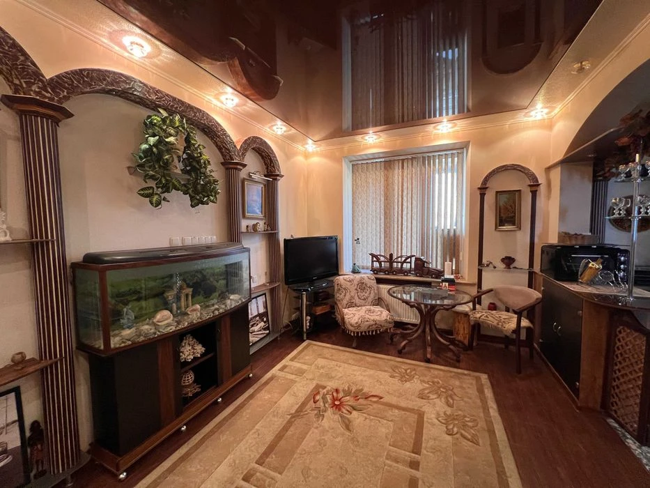 3-room apartment at 171 Poltavsky Shlyakh Street