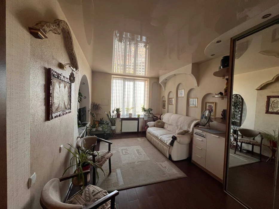 3-room apartment at 171 Poltavsky Shlyakh Street