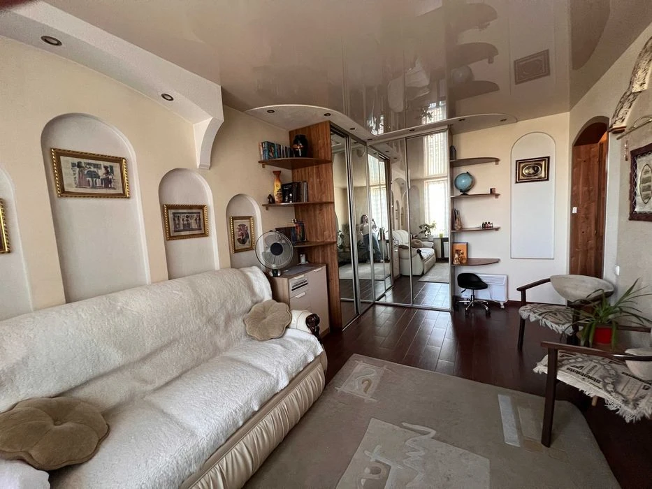 3-room apartment at 171 Poltavsky Shlyakh Street