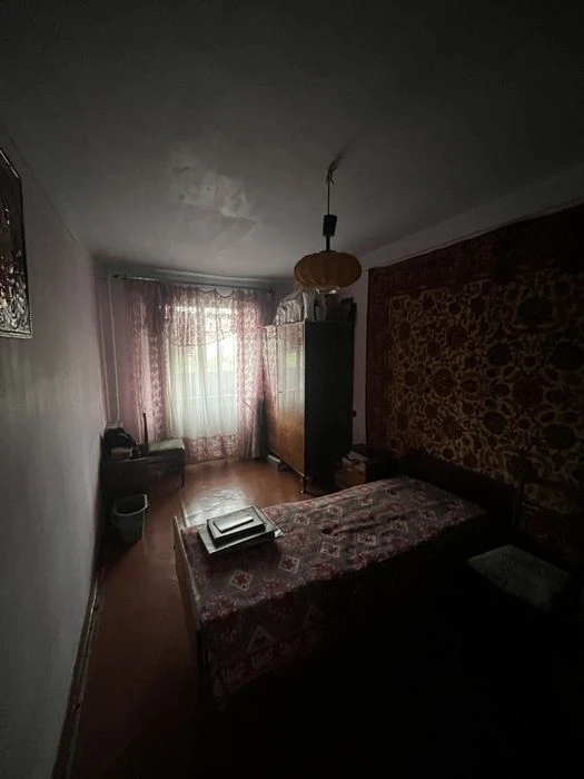 3к хрущовка, не кутова двостороння. Оформлення мінімальне 38
