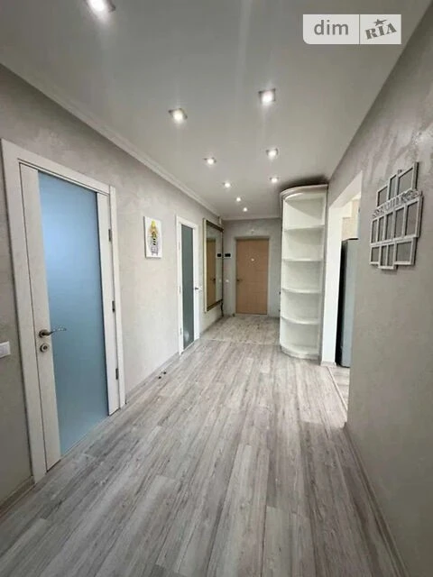 Продаж 3к квартири 94 кв. м на вул. Анатолія Петрицького 19А