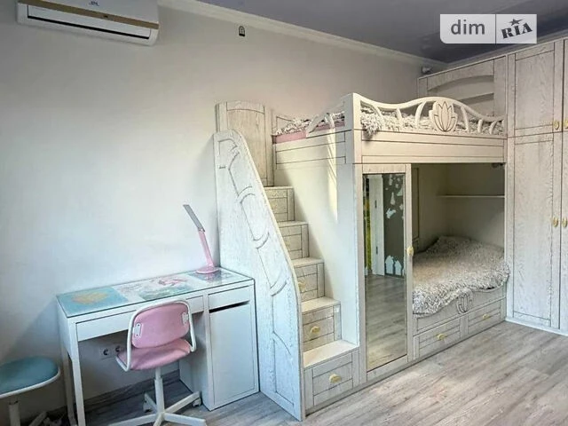 Продаж 3к квартири 94 кв. м на вул. Анатолія Петрицького 19А