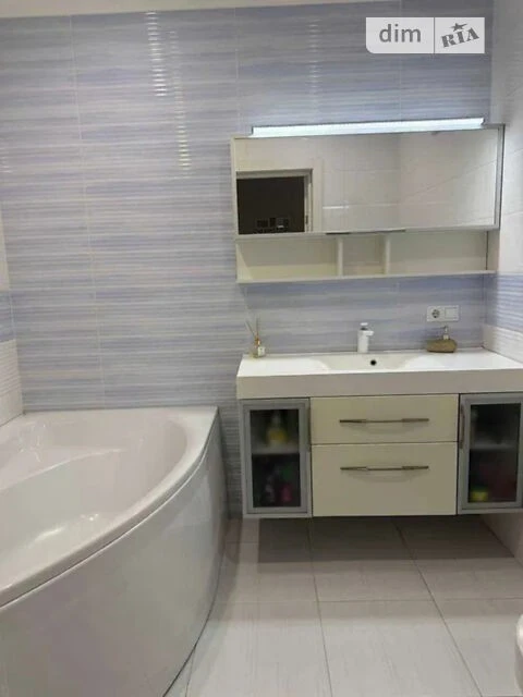 Продаж 3к квартири 94 кв. м на вул. Анатолія Петрицького 19А