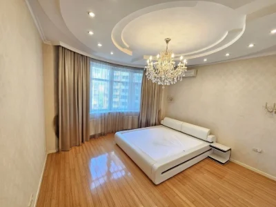 Pechersk Staronavodnytskaya 6b, 3-room apartment with renovation