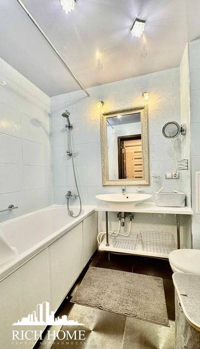 For sale spacious 1-room apartment, 46 sq.m. Chervonaya Kalina, 68