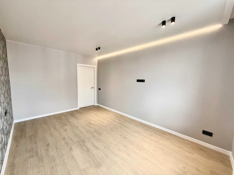 Selling a classy European-style two-room apartment in a new building in Saltovka, Ptichk residential complex