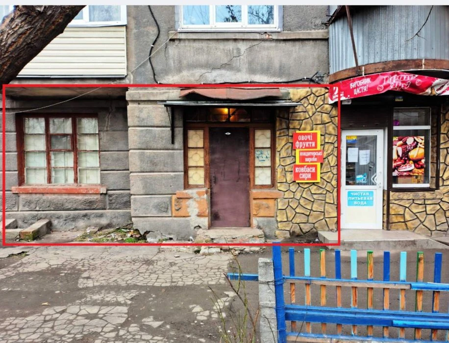 Premises for a shop or office, 5 Antonovycha Volodymyra St.