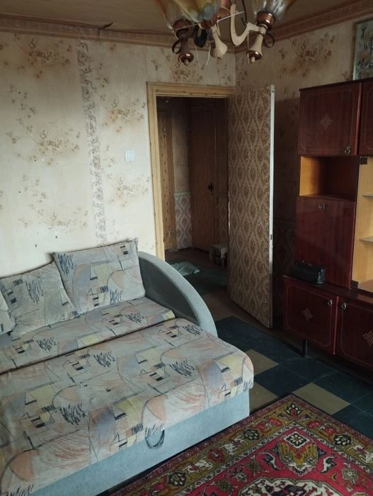 Продам 1 км кв на Фрунзенском