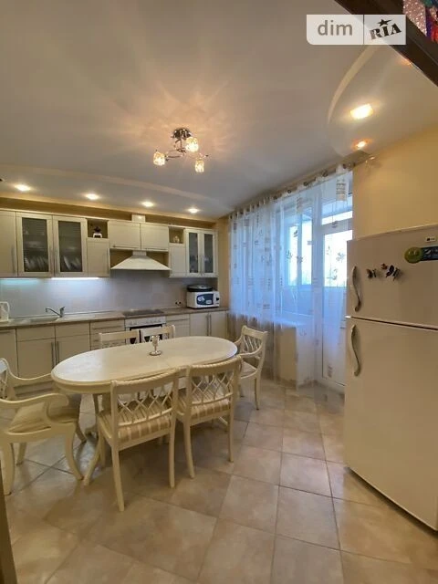 Продаж 3к квартири 105.1 кв. м на просп. Миколи Бажана 16 •