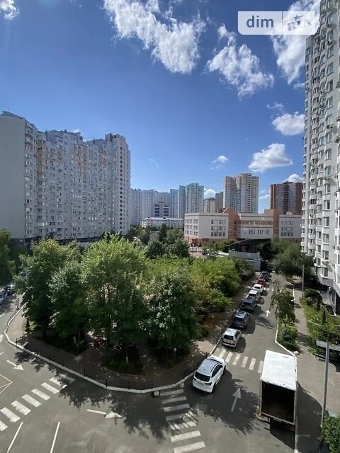 Продаж 3к квартири 105.1 кв. м на просп. Миколи Бажана 16 •