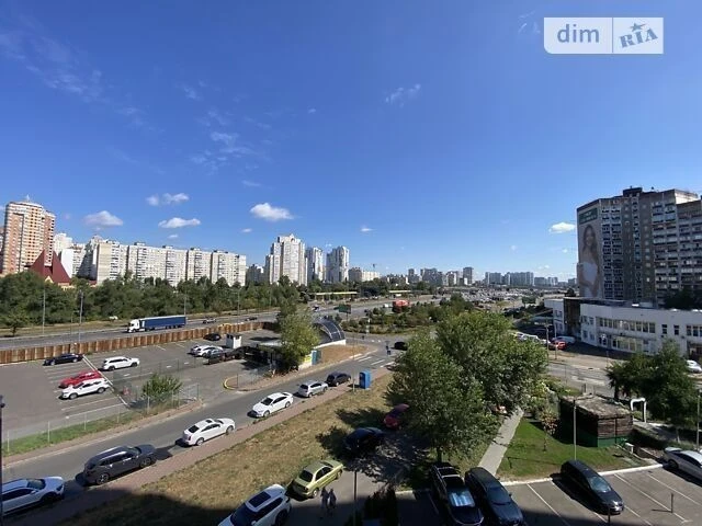Продаж 3к квартири 105.1 кв. м на просп. Миколи Бажана 16 •