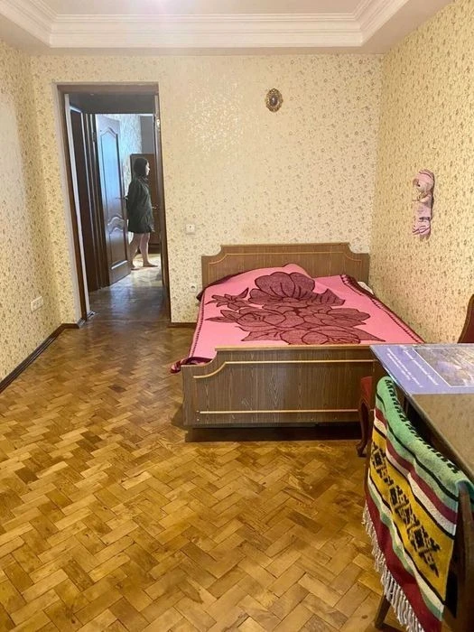 3-room apartment for sale near the metro station Polytechnic Institute, Bereste Avenue