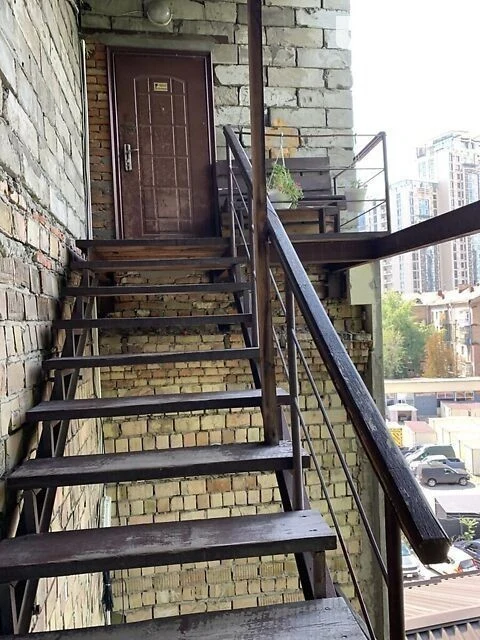 Sale of 2-room apartment 46 sq. m. on Igora Branovytskoho St. 3 •