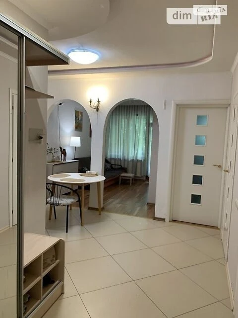 Sale of 2-room apartment 46 sq. m. on Igora Branovytskoho St. 3 •