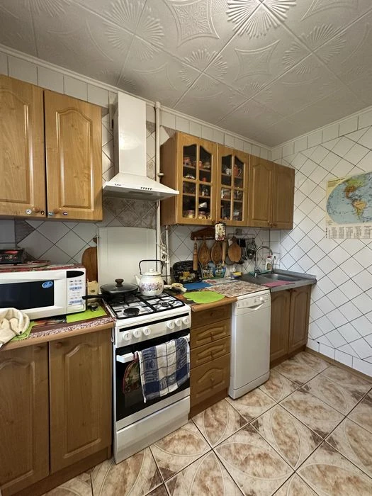 I will sell an apartment of 66.5 m2 on B. Khmelnytskyi/ B. Mozolevskogo Avenue