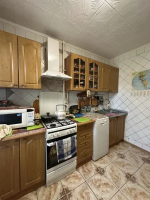 I will sell an apartment of 66.5 m2 on B. Khmelnytskyi/ B. Mozolevskogo Avenue
