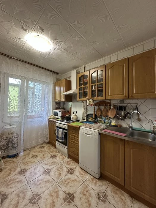 I will sell an apartment of 66.5 m2 on B. Khmelnytskyi/ B. Mozolevskogo Avenue