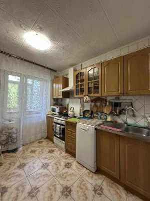 I will sell an apartment of 66.5 m2 on B. Khmelnytskyi/ B. Mozolevskogo Avenue
