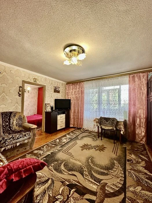 I will sell an apartment of 66.5 m2 on B. Khmelnytskyi/ B. Mozolevskogo Avenue