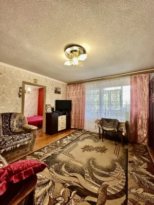 I will sell an apartment of 66.5 m2 on B. Khmelnytskyi/ B. Mozolevskogo Avenue