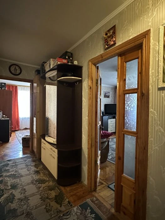 I will sell an apartment of 66.5 m2 on B. Khmelnytskyi/ B. Mozolevskogo Avenue