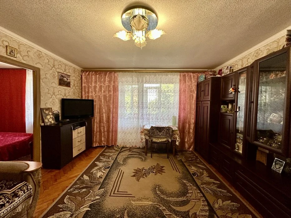 I will sell an apartment of 66.5 m2 on B. Khmelnytskyi/ B. Mozolevskogo Avenue