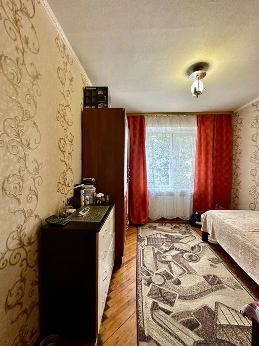 I will sell an apartment of 66.5 m2 on B. Khmelnytskyi/ B. Mozolevskogo Avenue