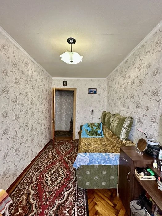 I will sell an apartment of 66.5 m2 on B. Khmelnytskyi/ B. Mozolevskogo Avenue