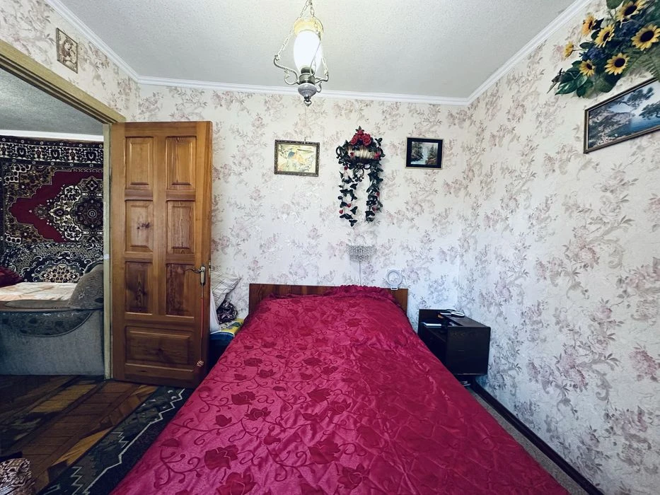 I will sell an apartment of 66.5 m2 on B. Khmelnytskyi/ B. Mozolevskogo Avenue