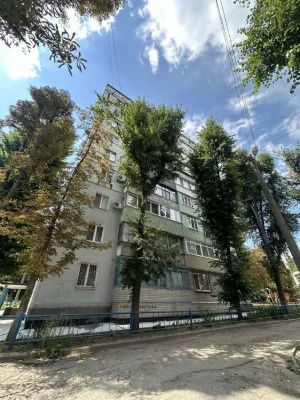 I will sell an apartment of 66.5 m2 on B. Khmelnytskyi/ B. Mozolevskogo Avenue