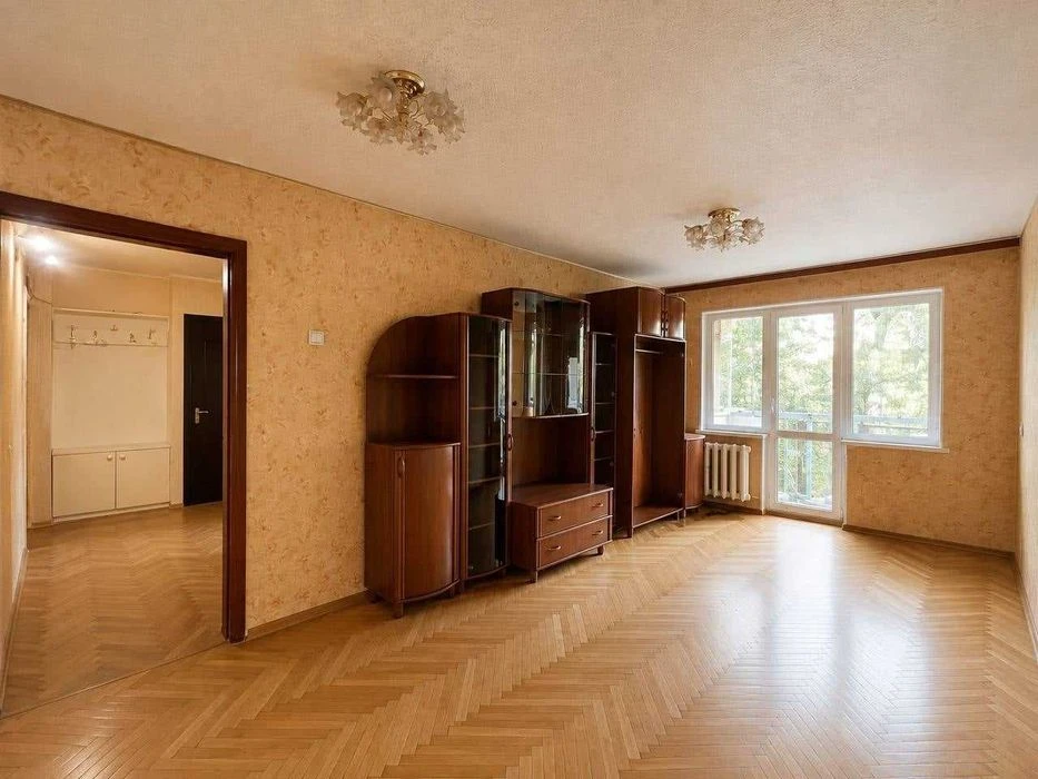 Продаж 3 кімнатної квартири в Соломянському районі Києва Мед